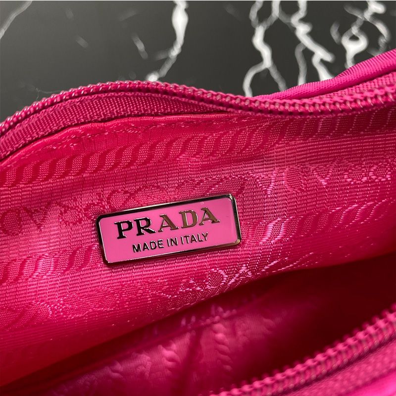 Prada 1NE515 Re-Edition 2000 Nylon Hobo Bag In Rose